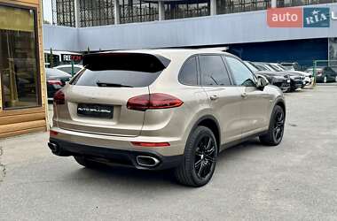Внедорожник / Кроссовер Porsche Cayenne 2015 в 