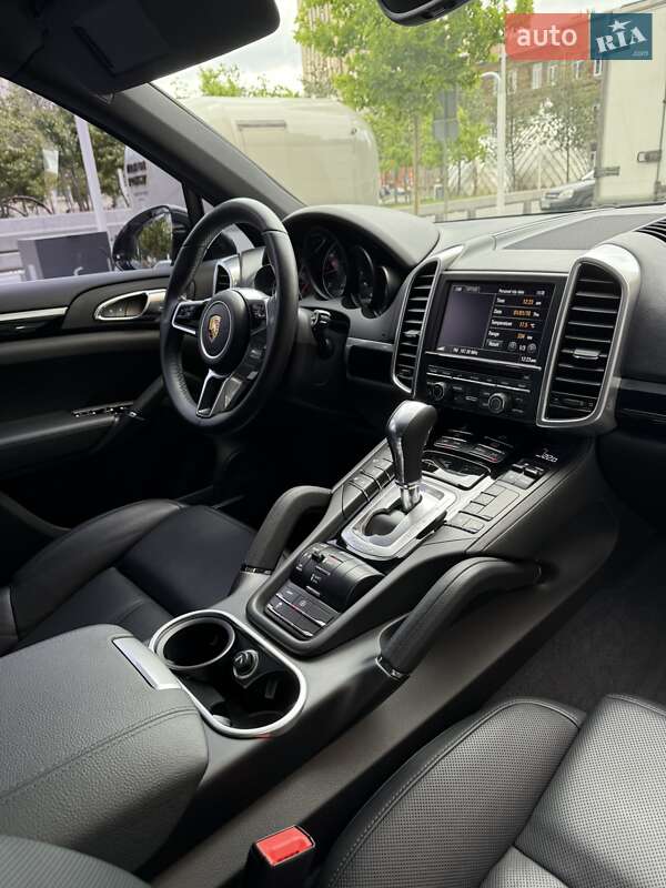 Внедорожник / Кроссовер Porsche Cayenne 2015 в Днепре