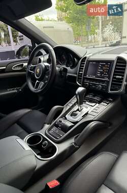 Позашляховик / Кросовер Porsche Cayenne 2015 в 