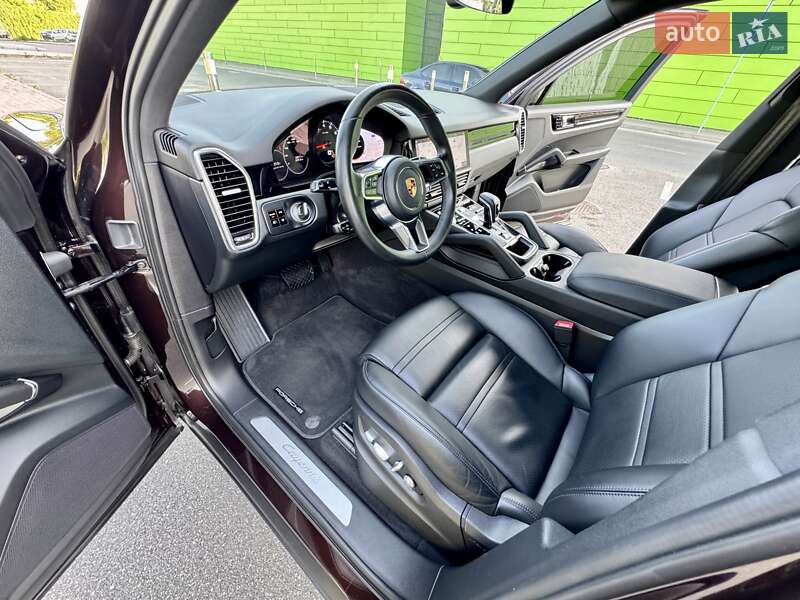 Внедорожник / Кроссовер Porsche Cayenne 2018 в Киеве