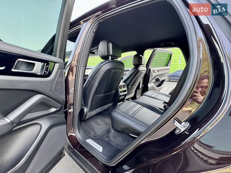 Внедорожник / Кроссовер Porsche Cayenne 2018 в Киеве