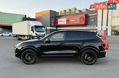 Внедорожник / Кроссовер Porsche Cayenne 2016 в 