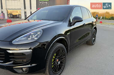Внедорожник / Кроссовер Porsche Cayenne 2016 в 