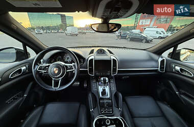 Внедорожник / Кроссовер Porsche Cayenne 2016 в 