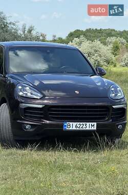 Внедорожник / Кроссовер Porsche Cayenne 2016 в 