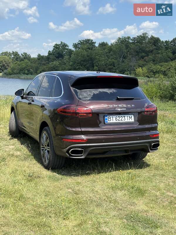 Внедорожник / Кроссовер Porsche Cayenne 2016 в Лохвице