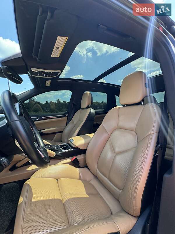 Внедорожник / Кроссовер Porsche Cayenne 2016 в Лохвице