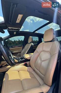 Внедорожник / Кроссовер Porsche Cayenne 2016 в 