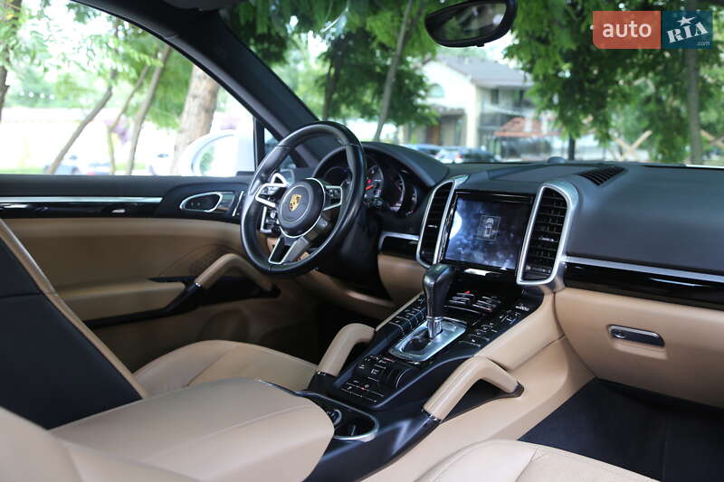 Внедорожник / Кроссовер Porsche Cayenne 2016 в Киеве