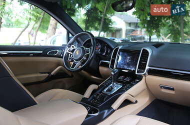 Внедорожник / Кроссовер Porsche Cayenne 2016 в 