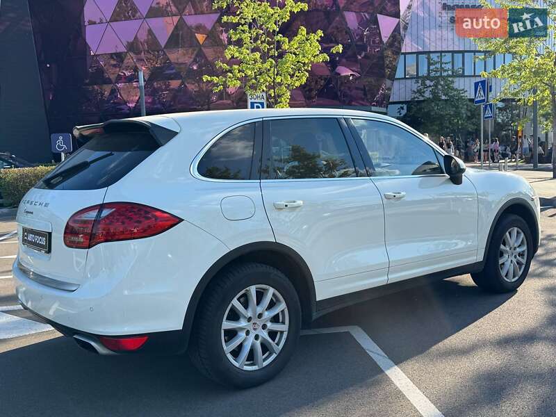 Позашляховик / Кросовер Porsche Cayenne 2010 в Києві
