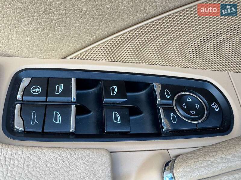 Позашляховик / Кросовер Porsche Cayenne 2010 в Києві