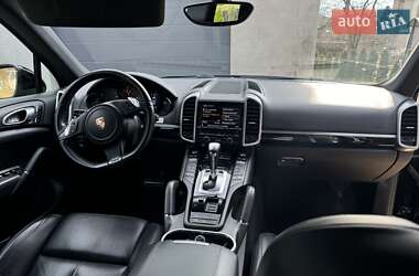 Внедорожник / Кроссовер Porsche Cayenne 2012 в 