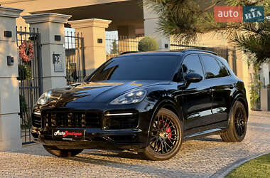Позашляховик / Кросовер Porsche Cayenne 2022 в 