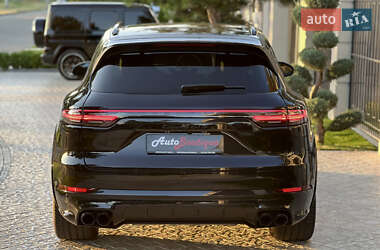 Позашляховик / Кросовер Porsche Cayenne 2022 в 