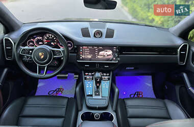 Позашляховик / Кросовер Porsche Cayenne 2022 в 