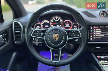 Позашляховик / Кросовер Porsche Cayenne 2022 в 
