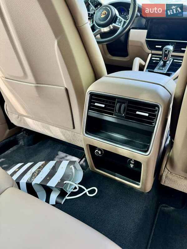 Позашляховик / Кросовер Porsche Cayenne 2019 в Києві