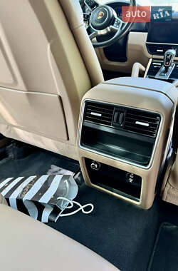 Позашляховик / Кросовер Porsche Cayenne 2019 в 