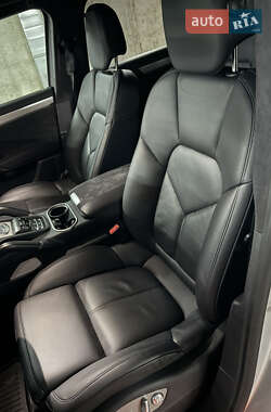 Внедорожник / Кроссовер Porsche Cayenne 2013 в 
