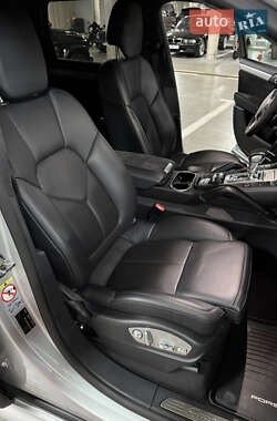 Внедорожник / Кроссовер Porsche Cayenne 2013 в 