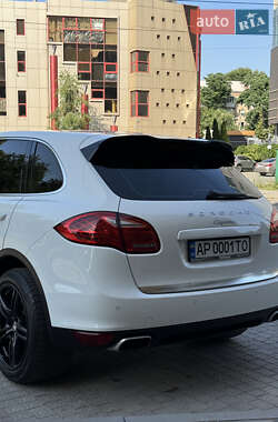 Позашляховик / Кросовер Porsche Cayenne 2013 в 