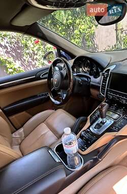 Позашляховик / Кросовер Porsche Cayenne 2012 в 