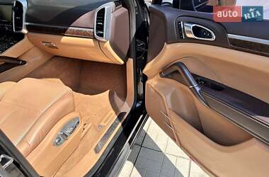 Позашляховик / Кросовер Porsche Cayenne 2012 в 