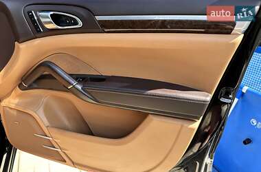 Позашляховик / Кросовер Porsche Cayenne 2012 в 