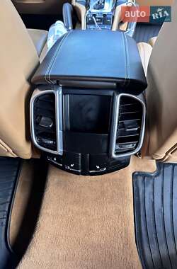 Позашляховик / Кросовер Porsche Cayenne 2012 в 