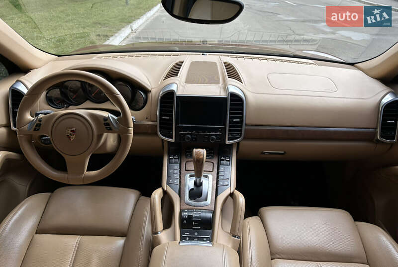 Позашляховик / Кросовер Porsche Cayenne 2011 в Києві