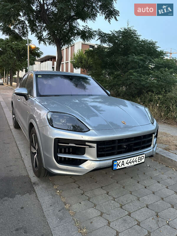 Позашляховик / Кросовер Porsche Cayenne 2023 в 