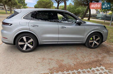 Позашляховик / Кросовер Porsche Cayenne 2023 в 