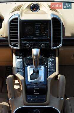 Внедорожник / Кроссовер Porsche Cayenne 2012 в 