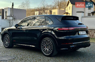 Внедорожник / Кроссовер Porsche Cayenne 2020 в 