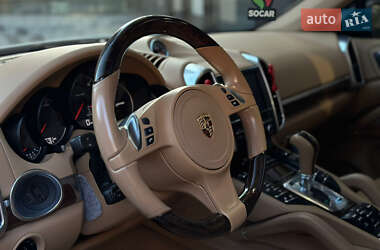 Позашляховик / Кросовер Porsche Cayenne 2013 в 