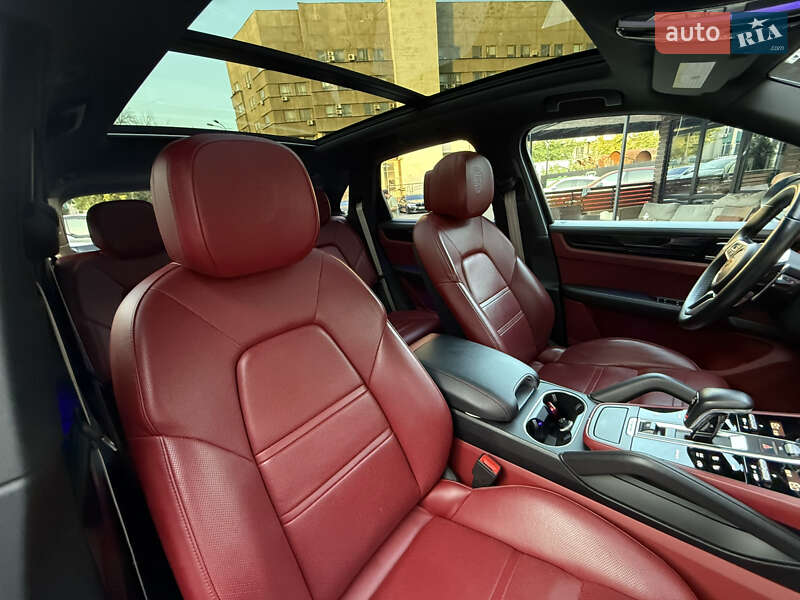 Внедорожник / Кроссовер Porsche Cayenne 2019 в Киеве