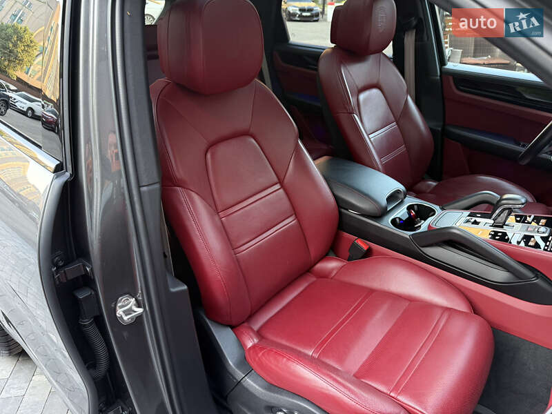 Внедорожник / Кроссовер Porsche Cayenne 2019 в Киеве