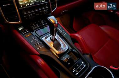 Позашляховик / Кросовер Porsche Cayenne 2011 в 