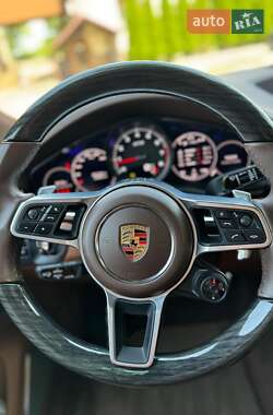 Внедорожник / Кроссовер Porsche Cayenne 2021 в 