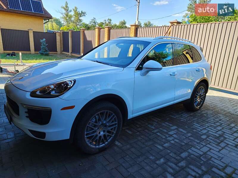 Внедорожник / Кроссовер Porsche Cayenne 2016 в Киеве