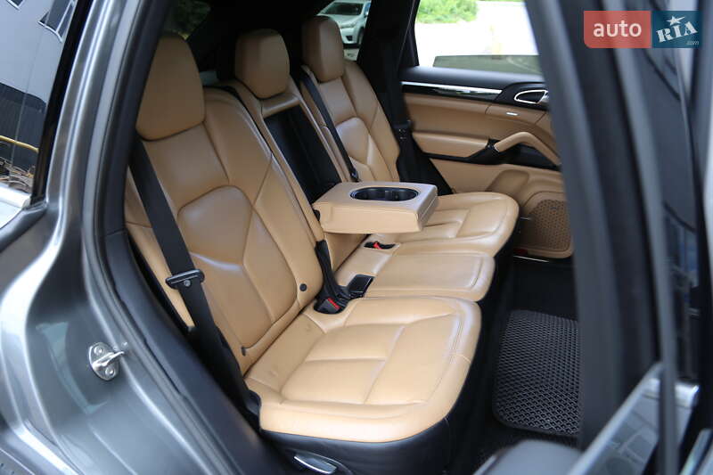 Внедорожник / Кроссовер Porsche Cayenne 2017 в Киеве