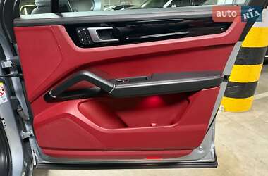 Внедорожник / Кроссовер Porsche Cayenne 2021 в 