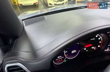 Внедорожник / Кроссовер Porsche Cayenne 2021 в 