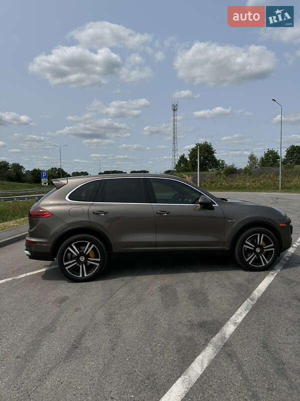 Внедорожник / Кроссовер Porsche Cayenne 2015 в Полтаве