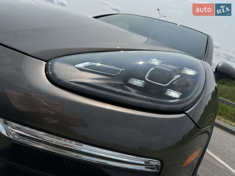 Внедорожник / Кроссовер Porsche Cayenne 2015 в Полтаве