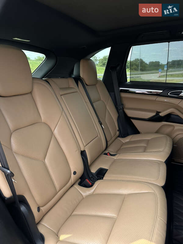 Внедорожник / Кроссовер Porsche Cayenne 2015 в Полтаве