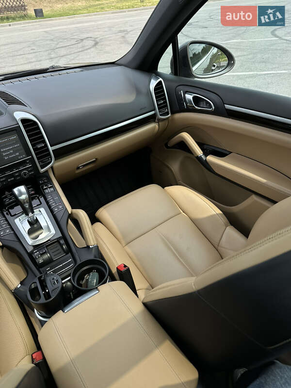 Внедорожник / Кроссовер Porsche Cayenne 2015 в Полтаве