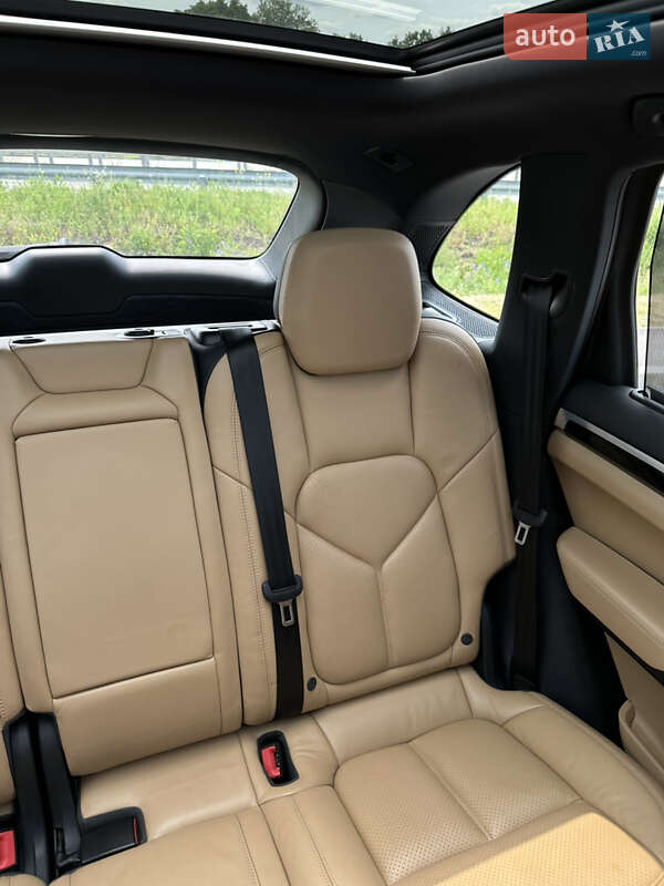 Внедорожник / Кроссовер Porsche Cayenne 2015 в Полтаве