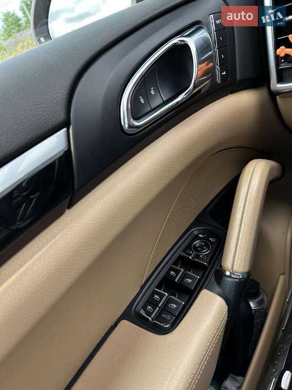 Внедорожник / Кроссовер Porsche Cayenne 2015 в Полтаве